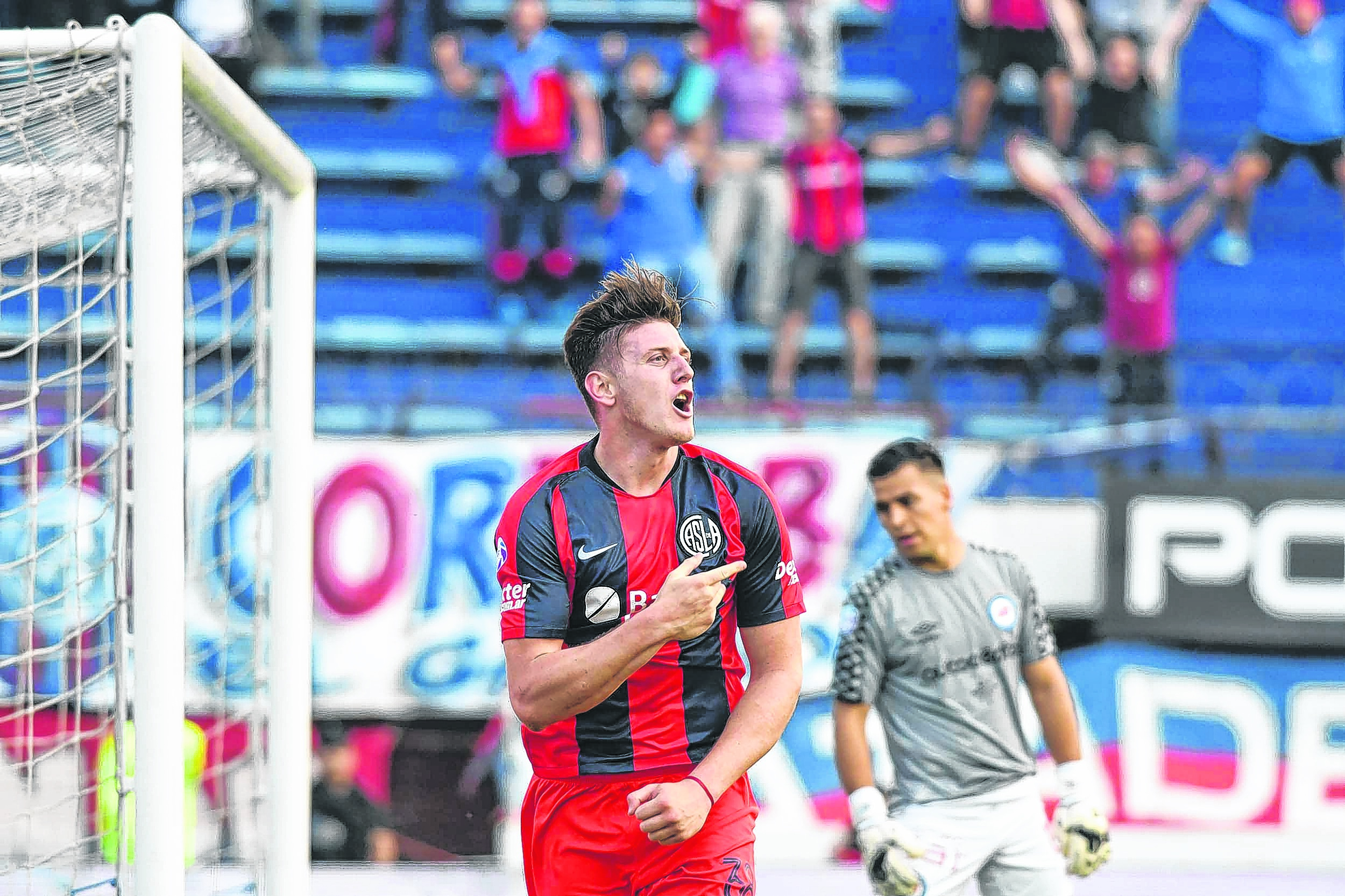 Adolfo Gaich convirtió el segundo gol de la tarde en la victoria de San Lorenzo.