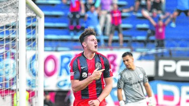 Adolfo Gaich convirtió el segundo gol de la tarde en la victoria de San Lorenzo.