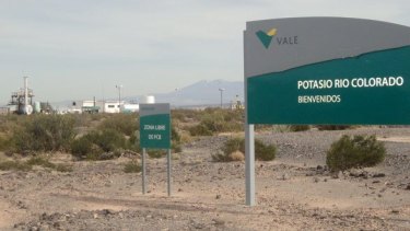 La vía destinada a transportar el potasio desde Mendoza hasta Bahía atravesaba parte de Neuquén. Foto archivo.