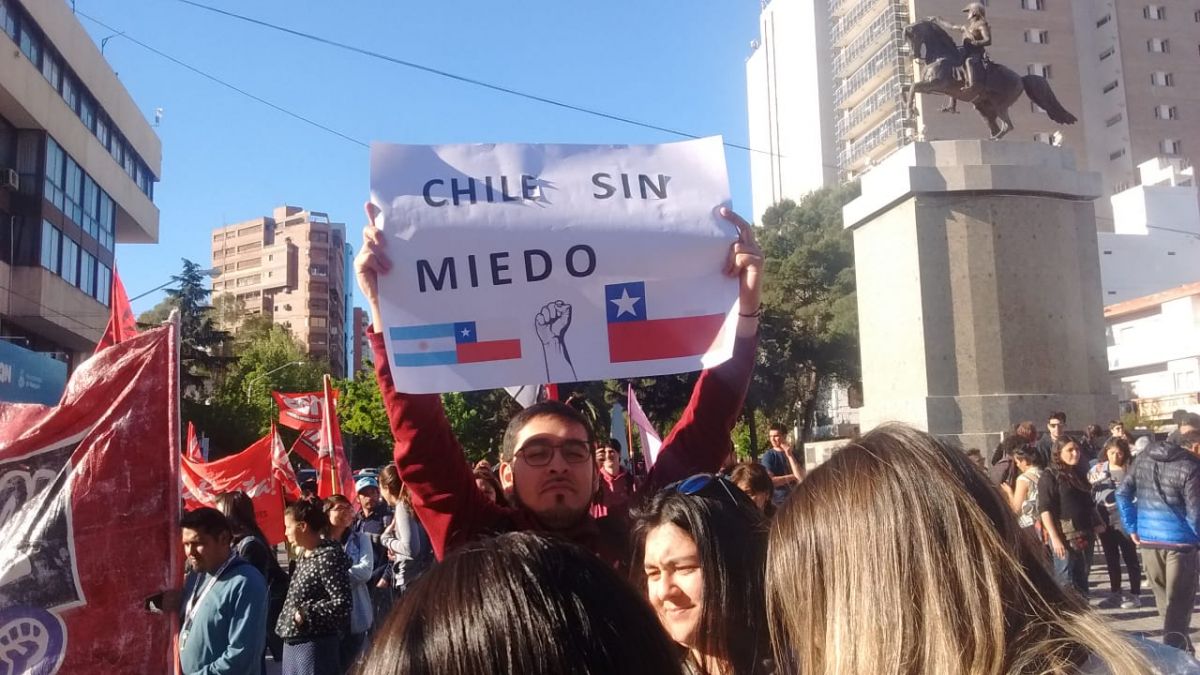 Manifestación en apoyo a Chile. Foto: Oscar Livera. 
