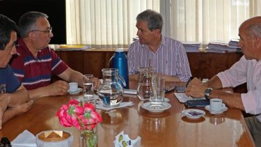 Originalmente la reunión estaba pautada para ayer pero se pospuso por cuestiones de agenda del Ejecutivo.