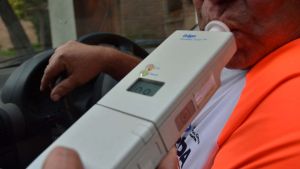 Conducía con un alto grado de alcohol por el centro de Neuquén