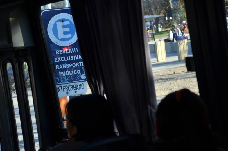 El servicio de transporte interurbano es el utilzado para llegar a las universidades en Neuquén capital Foto: Archivo Matías Subat