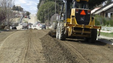 Se acerca el verano y retoman obras en las calles de Bariloche. Archivo