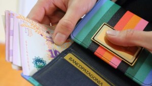 Este jueves se inicia el pago a los empleados estatales de Río Negro