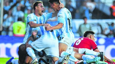 La Academia logró una victoria que lo deja cerca de la punta.
(Foto: Alfredo Luna/Telam)