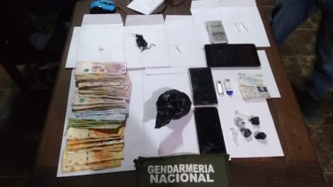 Gendarmería secuestró drogas, armas y poco más de un millón de pesos en Cutral Co y Plaza Huincul 