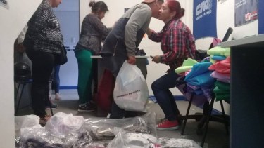 En los días previos a las elecciones, el MAP comenzó a entregar la mercadería. Otra parte, fue secuestrada hoy. (Foto: Fecebook CTA Autónoma)