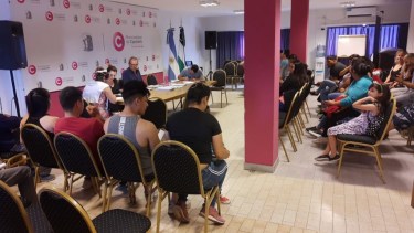 Las familias firmaron ayer el convenio con el municipio. 