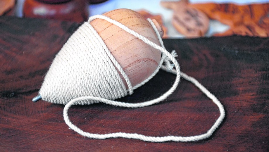 El trompo es otro de los juegos tradicionales.