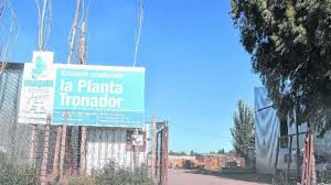 La planta Tronador fue el foco de denuncias de trabajadores del EPAS por vertidos de líquidos cloacales al Limay. (archivo)