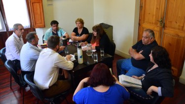 La paritaria se desarrolló en el edificio municipal. Foto: Marcelo Ochoa.