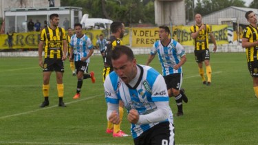 Morales grita la apertura del marcador. Foto: Pablo Leguizamón.