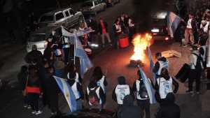 Denuncian represión en una protesta gremial frente a un boliche en Bariloche