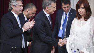 Cómo fue el saludo entre Macri y Cristina del que todos hablan