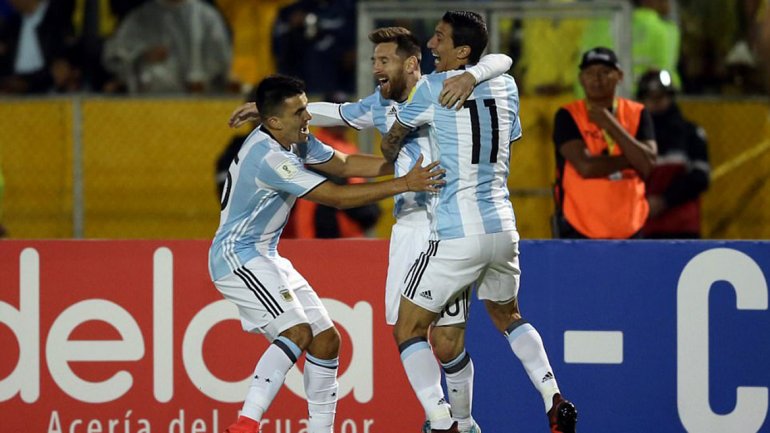 El Huevo Acuña, aquí junto a Messi y Di María, se consolidó en el seleccionado argentino.