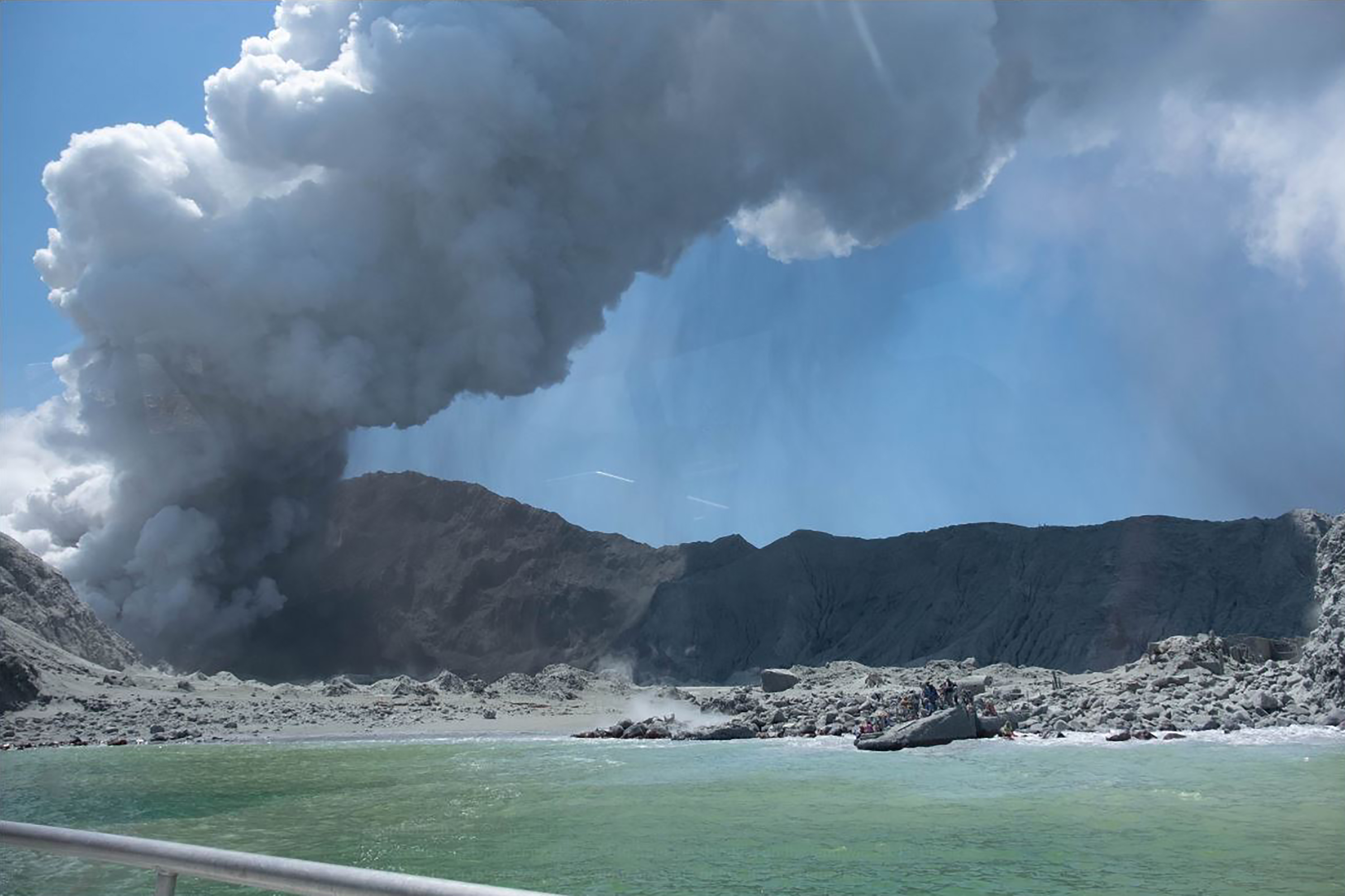 Al menos cinco personas murieron tras la erupción del volcán Whakaari, en Nueva Zelanda.