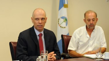 Seisdedos, a la izquierda, junto a Pilatti, cuando estuvo en la comisión A. El diputado fue el abanderado de su pliego. Foto gentileza.