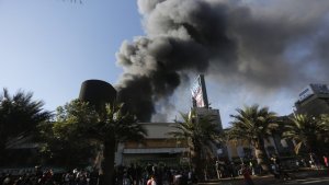 Incendio en un cine de Santiago de Chile durante la «última gran marcha del año»