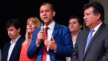 El gobernador Omar Gutiérrez comenzó su gira de actos de asunción por Chos Malal. (Gentileza).-