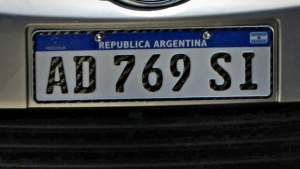 Ganaste a la quiniela si apostaste a la patente del auto de Alberto Fernández