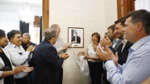 Colocaron el retrato de Weretilneck en la galería de los Gobernadores