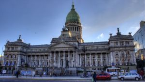 El gobierno convocó oficialmente al Senado para debatir la Ley de Emergencia