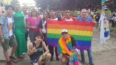La primera marcha del Orgullo del norte neuquino se realizó este sábado, en Chos Malal. (Gentileza).-
