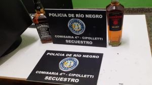 Robaron comida, bebida y ropa en el centro de Cipolletti y terminaron presos