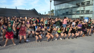 Performance de "El violador eres tú" en Neuquén. Foto: Yamil Regules