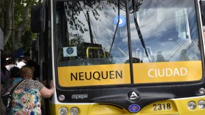 Cuestionan el aumento de los pasajes de colectivos en Neuquén