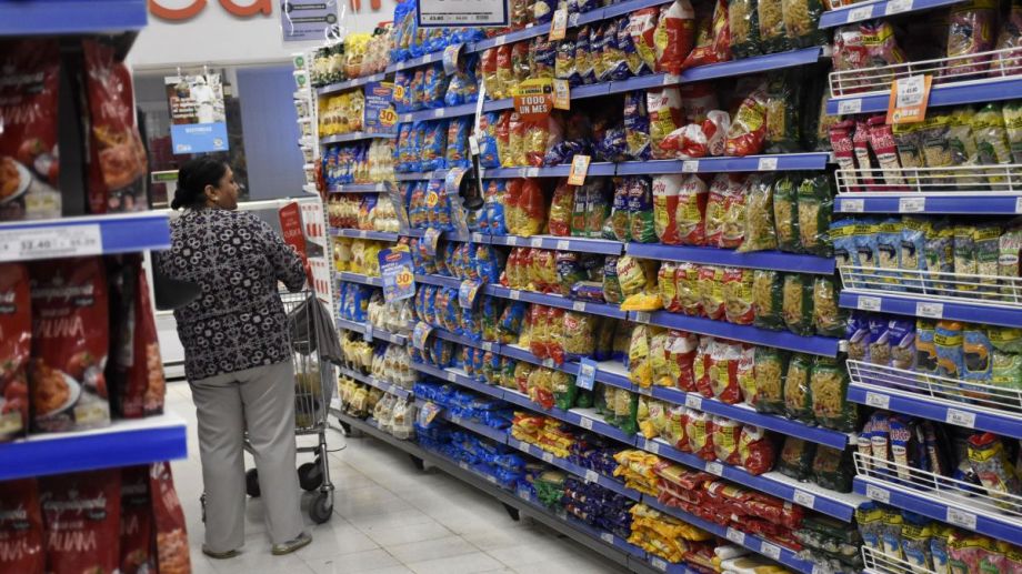 Algunos alimentos poseen una carga tributaria que representa casi el 50% del precio al consumidor. (Foto archivo)