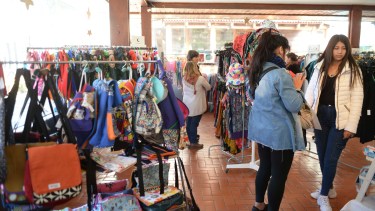 Las emprendedoras de Uniendo Tramas expondrán sus producciones hasta el 15 de octubre. Foto: archivo