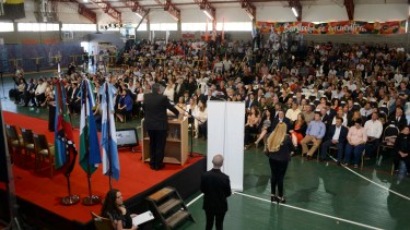 El acto de asunción de las autoridades electas de Bariloche se realizó en el Gimnasio Municipal N°3. Foto: Alfredo Leiva