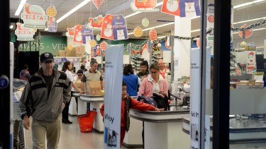La donación de alimentos a punto de vencer es una opción. Foto: Alfredo Leiva