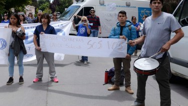 Trabajadores del sanatorio Del Sol mantienen su protesta por la crisis y los salarios adeudados. Foto: Archivo