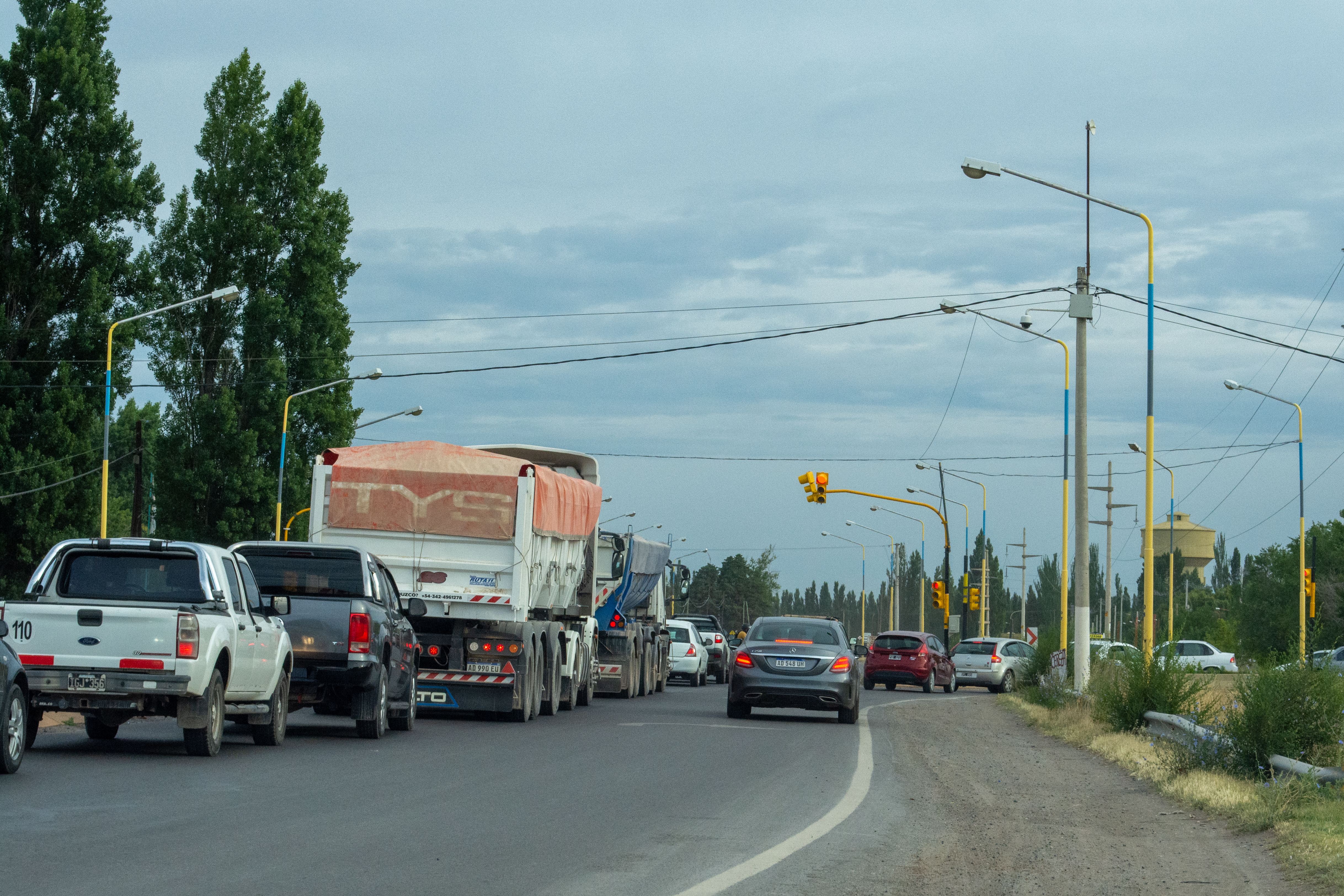 Quejas y reclamos por el semáforo de Ruta 151 y Mariano Moreno. (Foto gentileza)