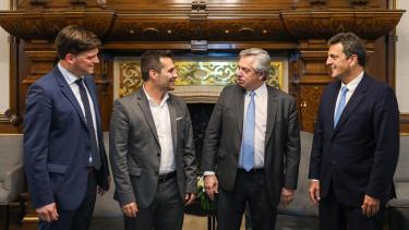 El presidente Alberto Fernández recibió a Sergio Massa, Darío Martínez y Juan Manuel Cheppi. foto Prensa Darío Martínez