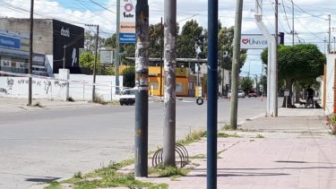 Los tres sujetos se movilizaban en un Fiat 147. 