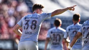 La potencia de Gaich y las atajadas de Torrico le dieron el triunfo a San Lorenzo. Mirá los goles