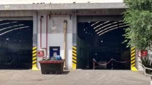 Evacuaron a 80 trabajadores por emanación de gases de un basurero petrolero