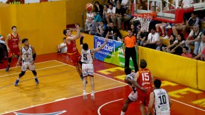 Básquet: Centro Español sigue invicto en casa, Viedma va al Súper 4