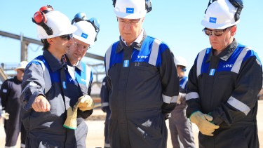 El presidente de YPF, Guillermo Nielsen, visitó los yacimientos Loma Campana y La Amarga Chica de la petrolera nacional. Foto: Gentileza. 
