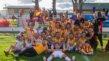 Cruz del Sur se coronó campeón del torneo clausura de la Liga de Fútbol de Bariloche 2019. Foto Gentileza Cruz del Sur