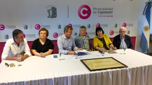 Tortoriello entregó predio para Bomberos Voluntarios y un subsidio para la Casa Peuser