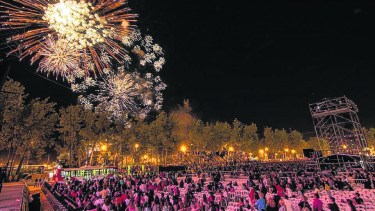 Última navidad con pirotecnia en Roca.
