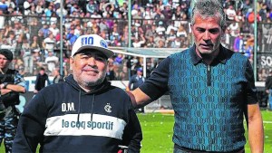 Pellegrino ganó las elecciones en Gimnasia y Maradona sigue