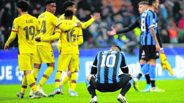 Lautaro Martínez lamenta la eliminación del Inter en casa. (Foto/AP)