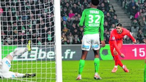 Mauro Icardi y Leandro Paredes al servicio del líder PSG