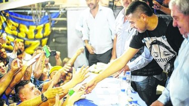 El ídolo xeneize debuta como dirigente de Boca, donde se hará cargo del departamento de fútbol.